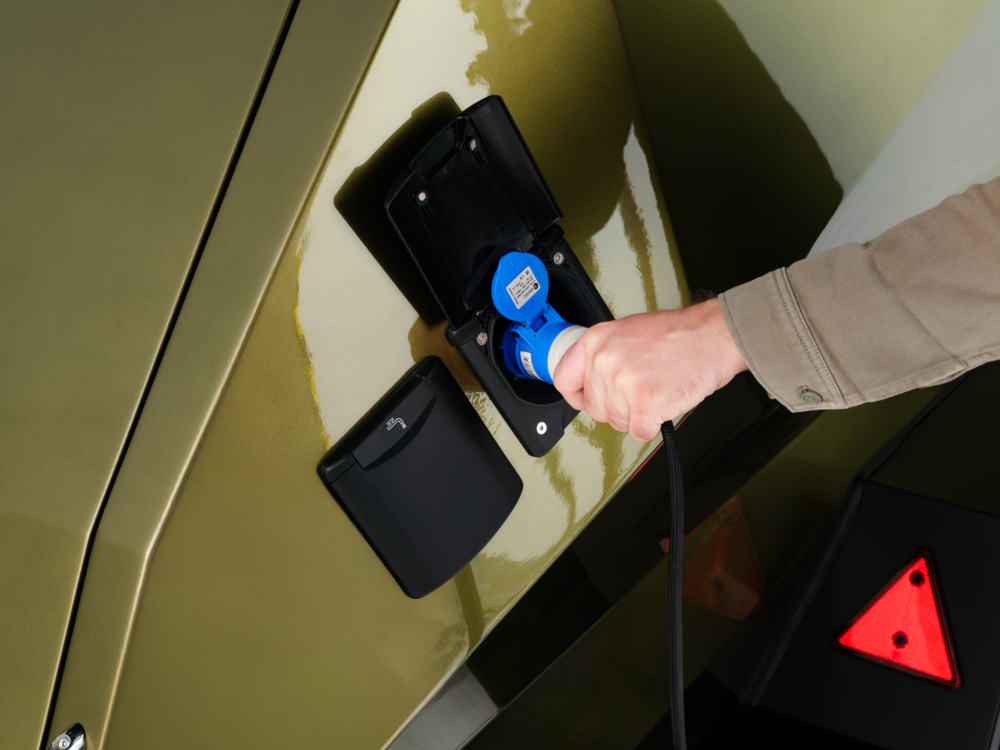 Karavan arka kapak şarj giriş görseli